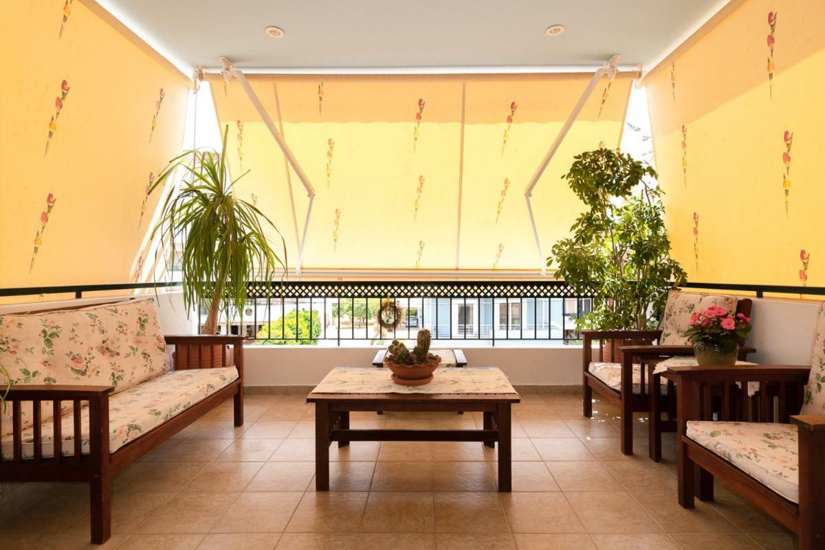 Penthouse 5 Min From Airport And Sea Appartamento Markópoulon Esterno foto